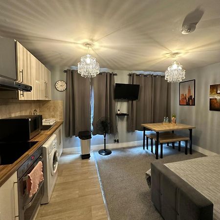 Cosy 2 Bedrooms Apartment Londra Dış mekan fotoğraf