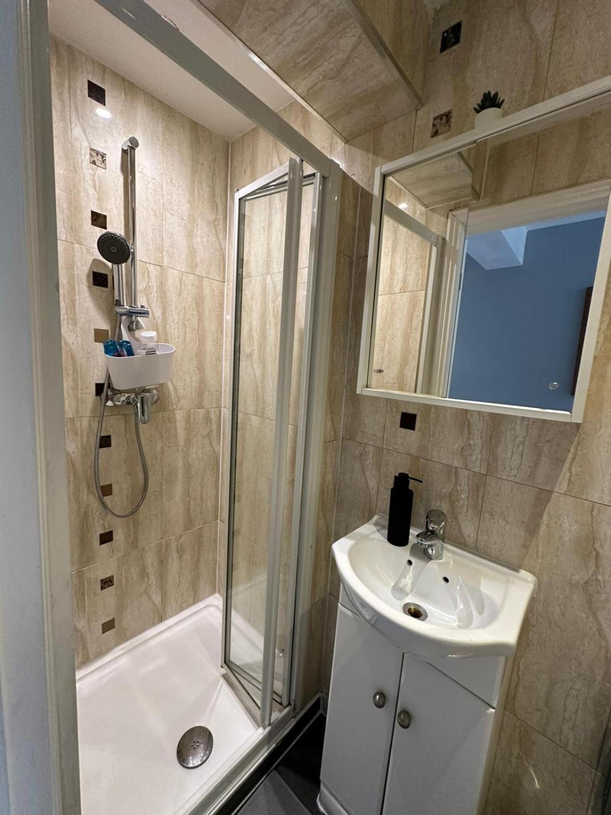 Cosy 2 Bedrooms Apartment Londra Dış mekan fotoğraf