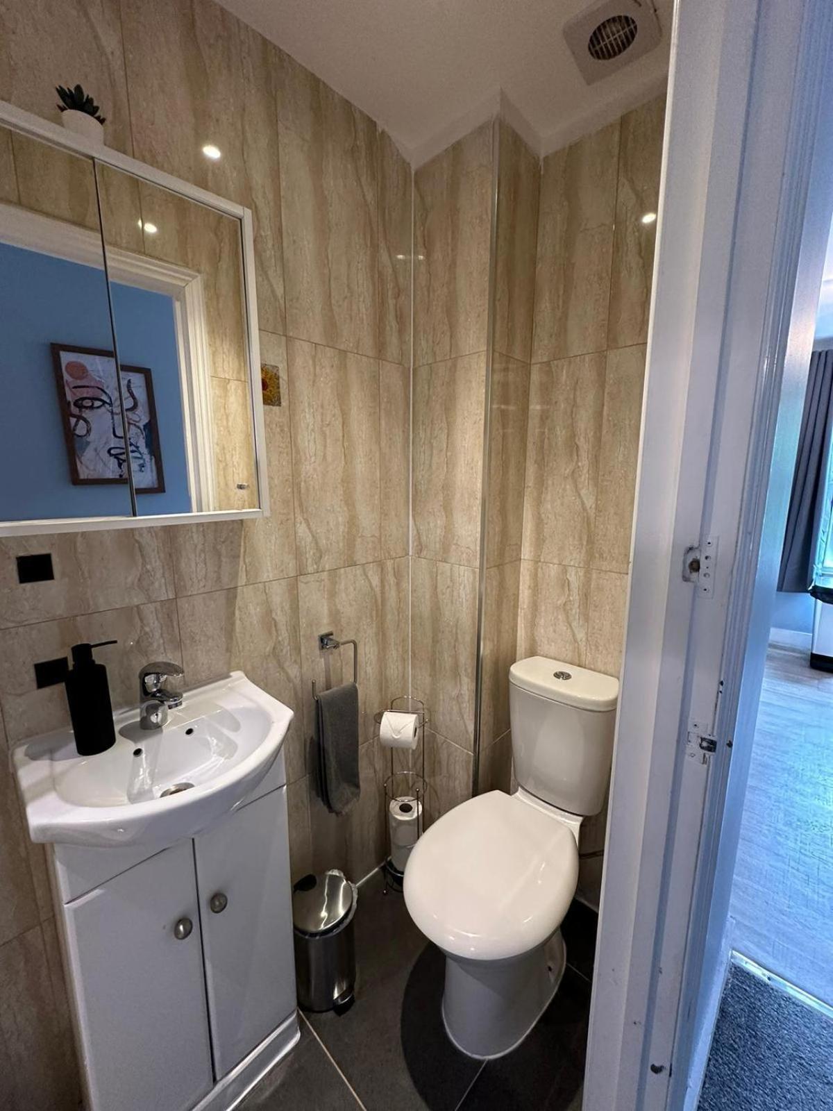 Cosy 2 Bedrooms Apartment Londra Dış mekan fotoğraf