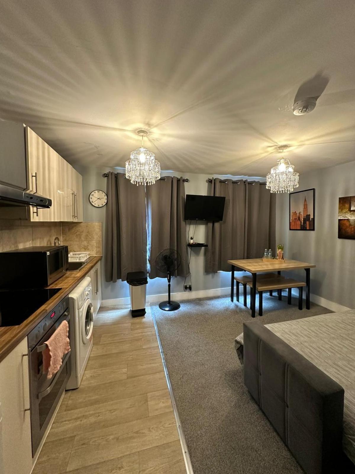 Cosy 2 Bedrooms Apartment Londra Dış mekan fotoğraf