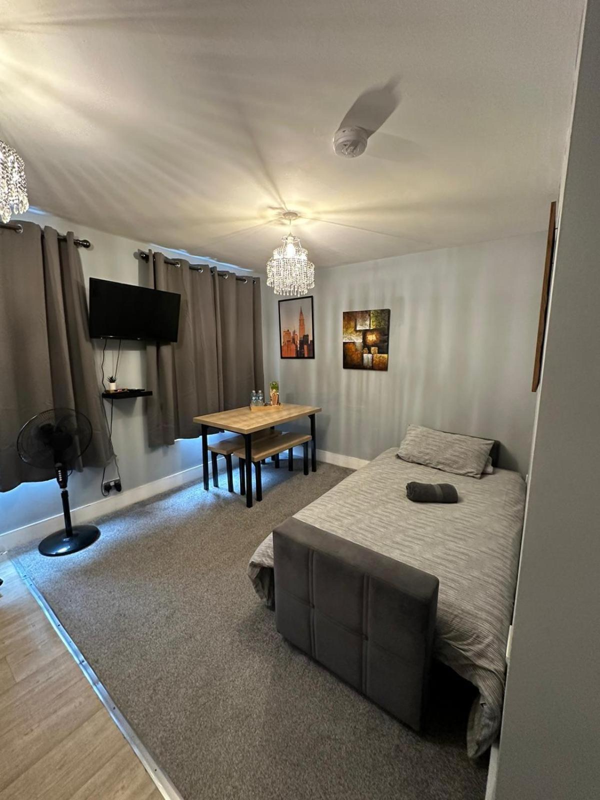 Cosy 2 Bedrooms Apartment Londra Dış mekan fotoğraf