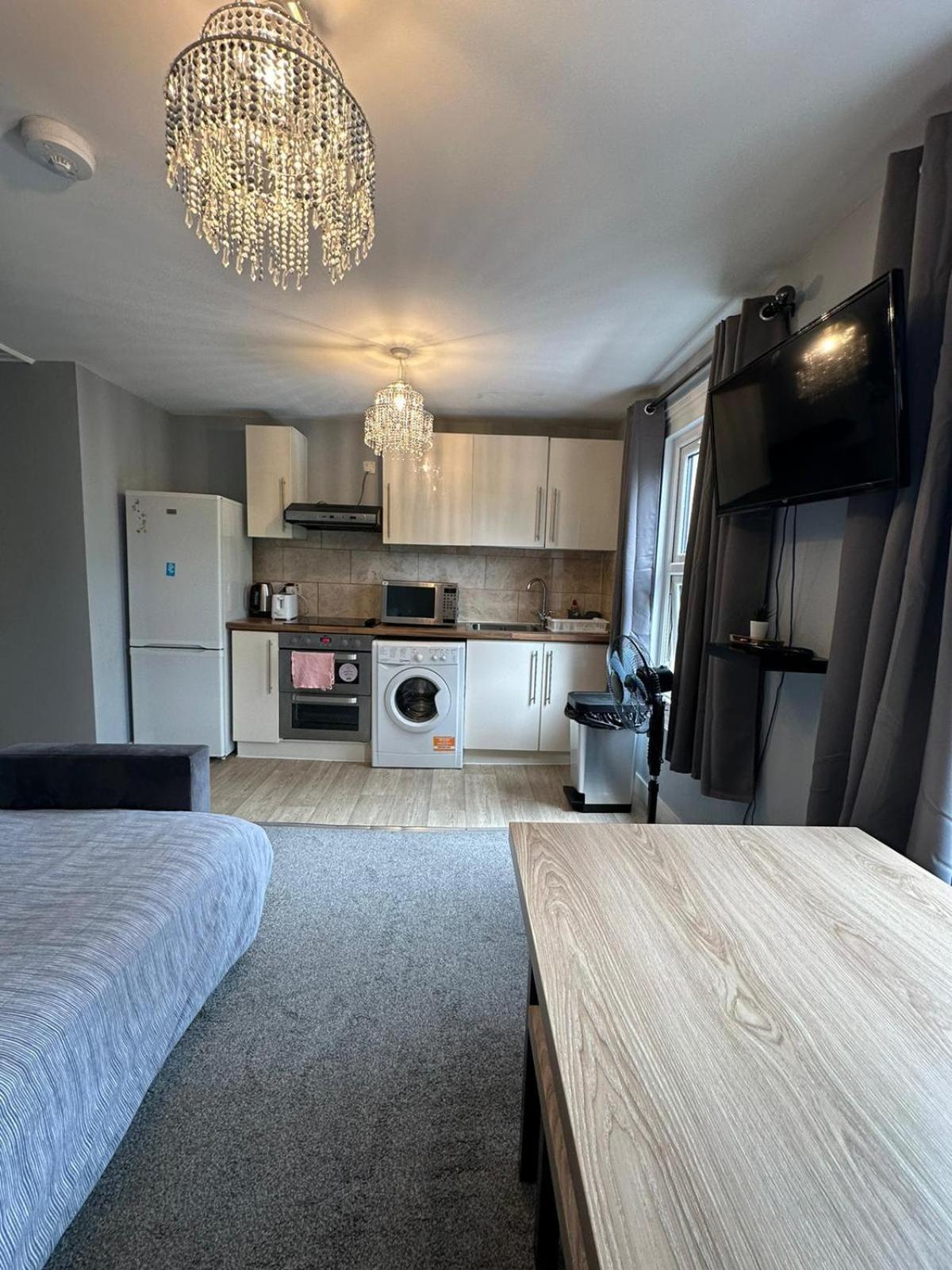 Cosy 2 Bedrooms Apartment Londra Dış mekan fotoğraf